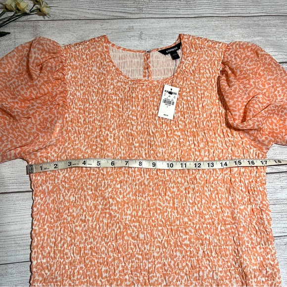 EXPRESS Printed Smocked Bodice Flutter Sleeve Top - Picture 13 of 16